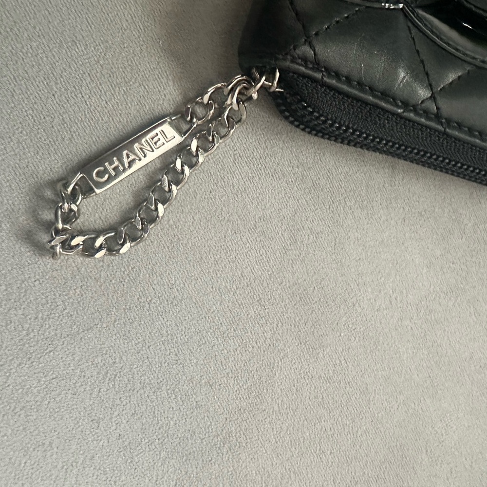 CHANEL Organizer 100% Authentic
Black Quilted Women's Bag - Picture 5 of 6